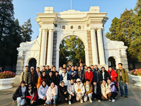 1733190172555368.jpg 清华大学合照5.jpg